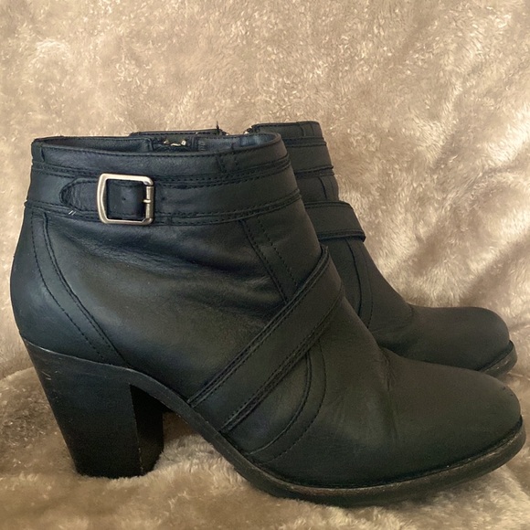 Ariat Ladies Ready To Go Equestrian Black Carbon Full Grain Leather Ankle Boots - Picture 2 of 11